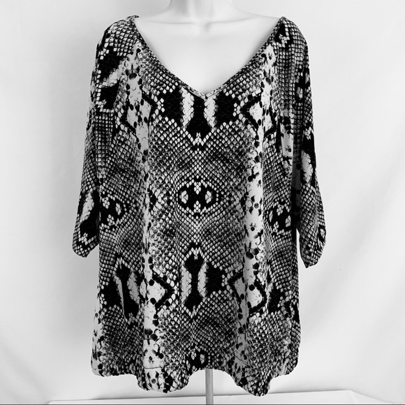 Worthington Tops - Worthington Snakeskin Top 1X Stretch V Neck